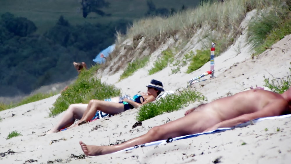 XXX Nude beach voyeur