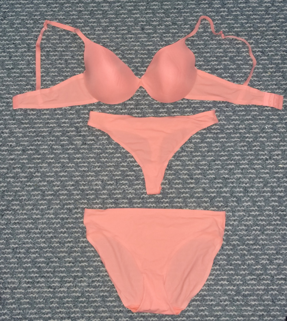 XXX Unterwaesche der 29 jaehrigen Ehehure #1