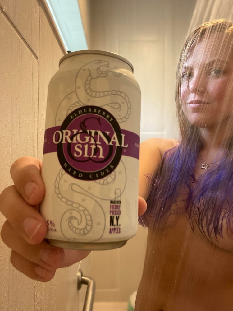 DRINK NAKED (SHOWER BEERS) - 25 Photos 
