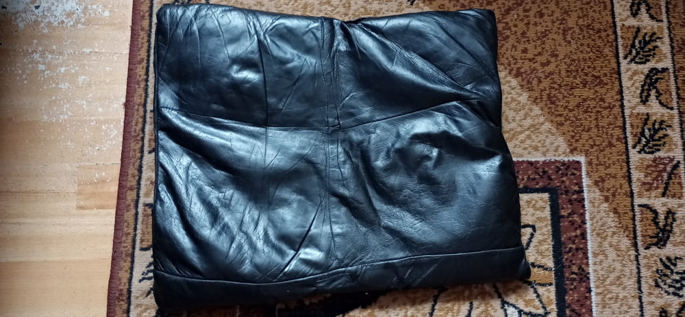 Do you want to fuck this leather pillow? - 1 Photos 