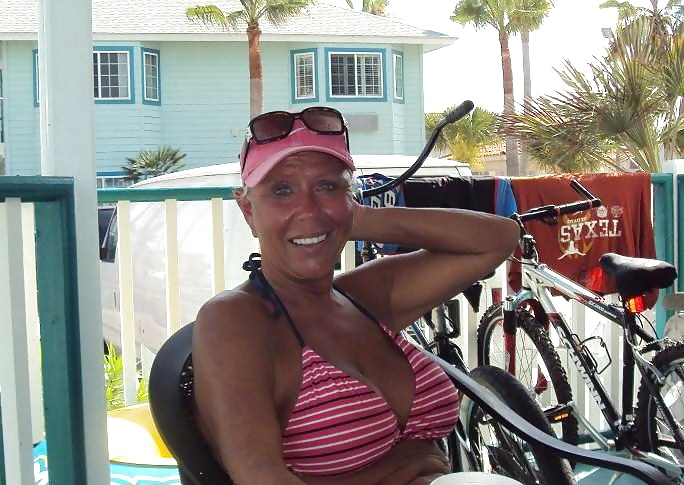 XXX Swimsuit Grannies 2