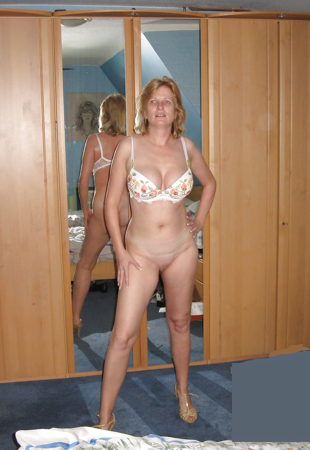 XXX Amateur milf 590