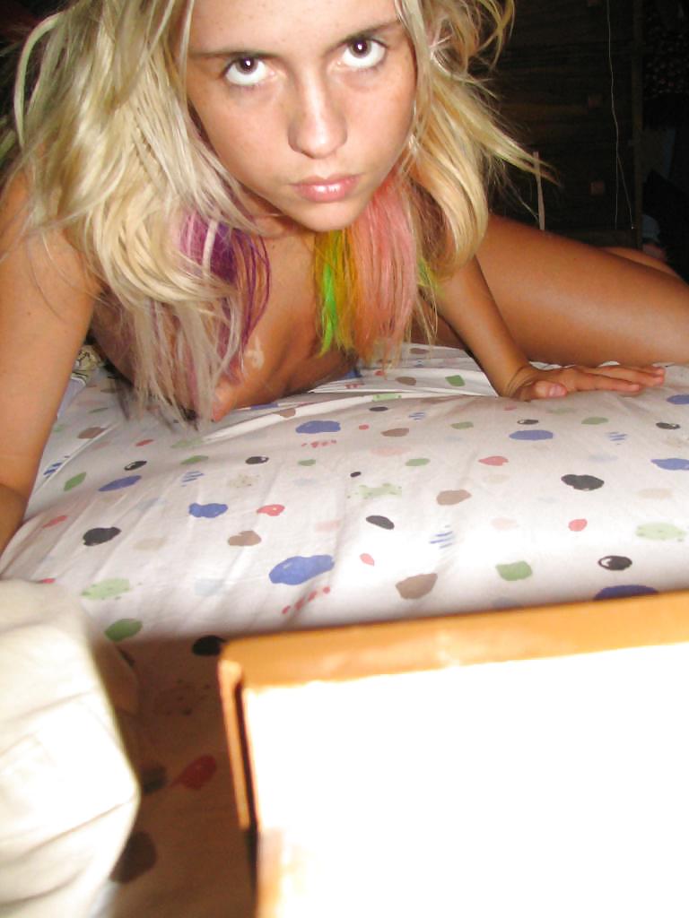 XXX BLONDE TEEN POSING