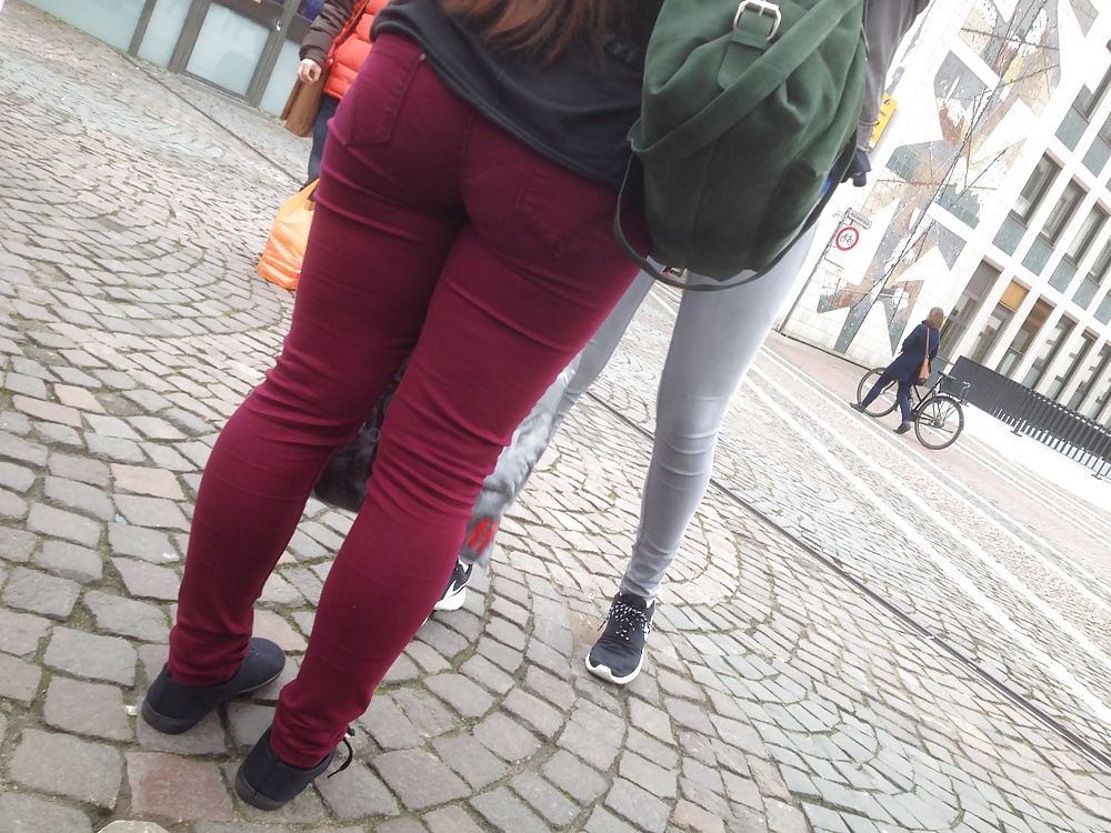 XXX Voyeur - Big Fat Ass in red Jeans