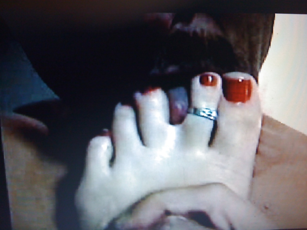 XXX suckn Brittanys beautiful toes