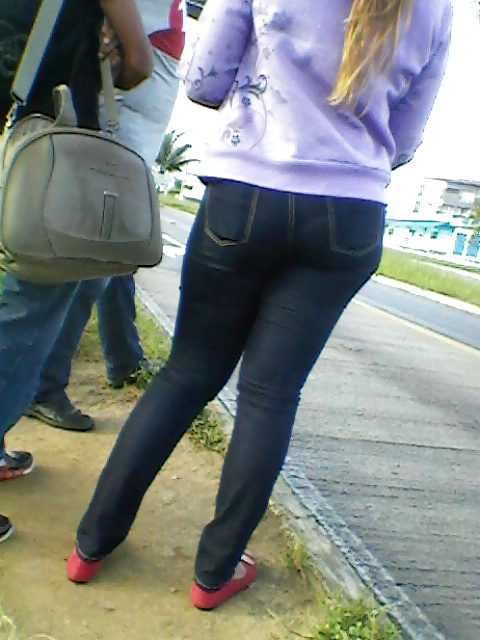 XXX Rabuda no ponto do busao