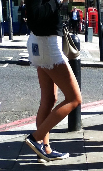 XXX Candid legs and feet from trip to London