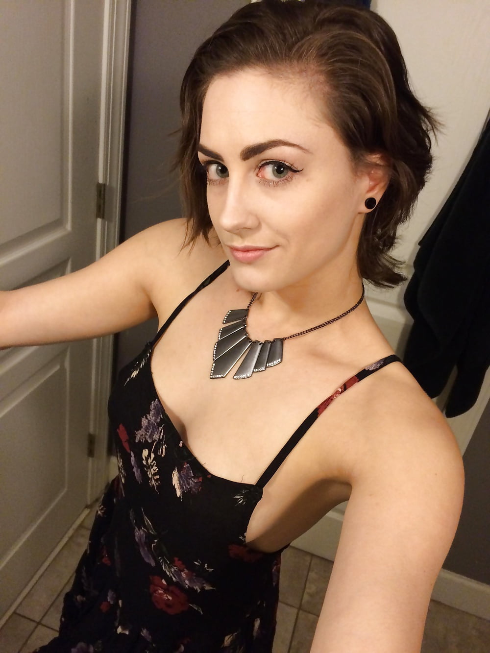 XXX Littile Whore aka Naughtypixiez Selfies