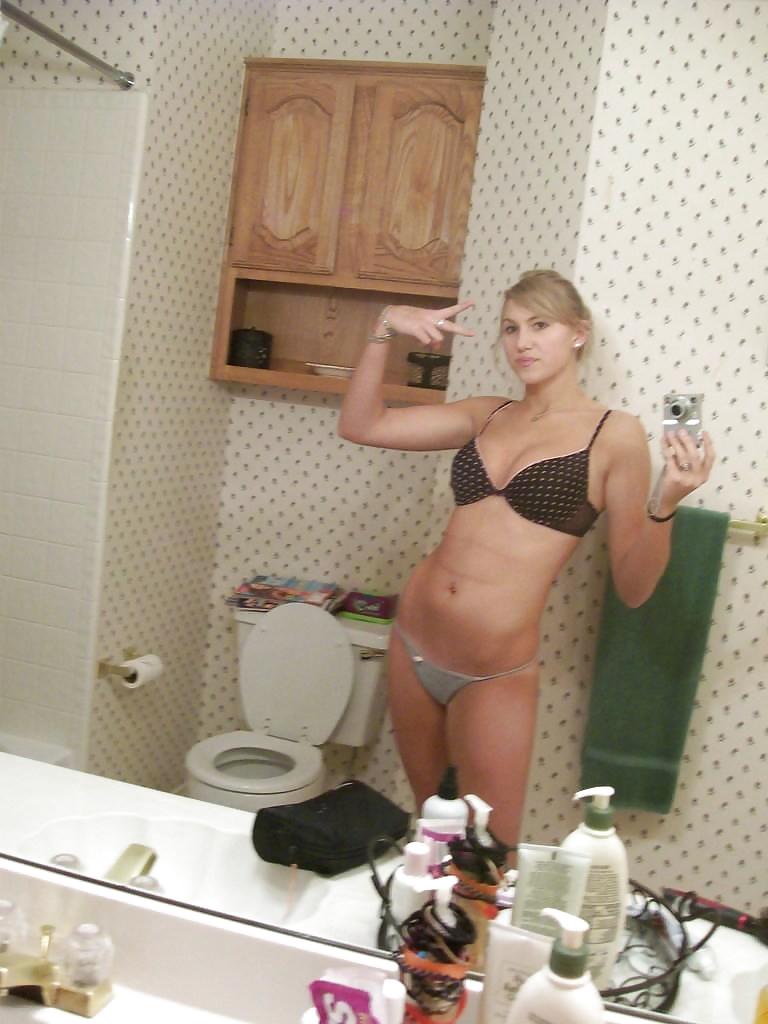 XXX Blonde selfshot