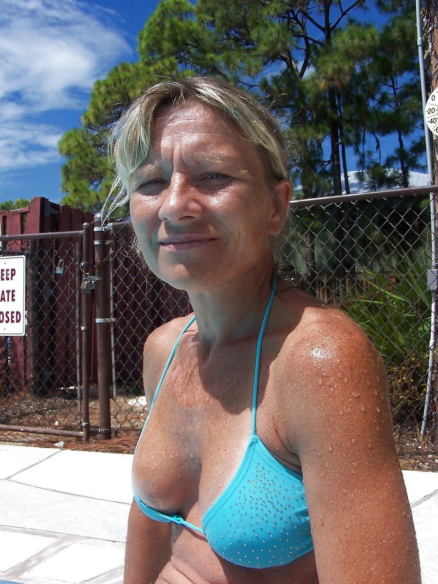 XXX Nice milf in her 40's