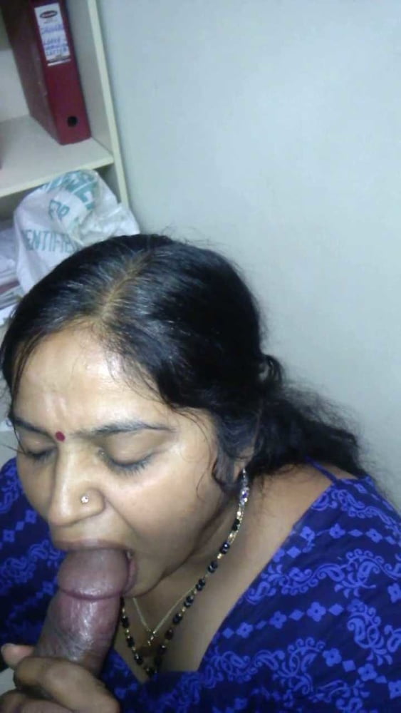 Indian aunty giving blowjob and getting fucked. 