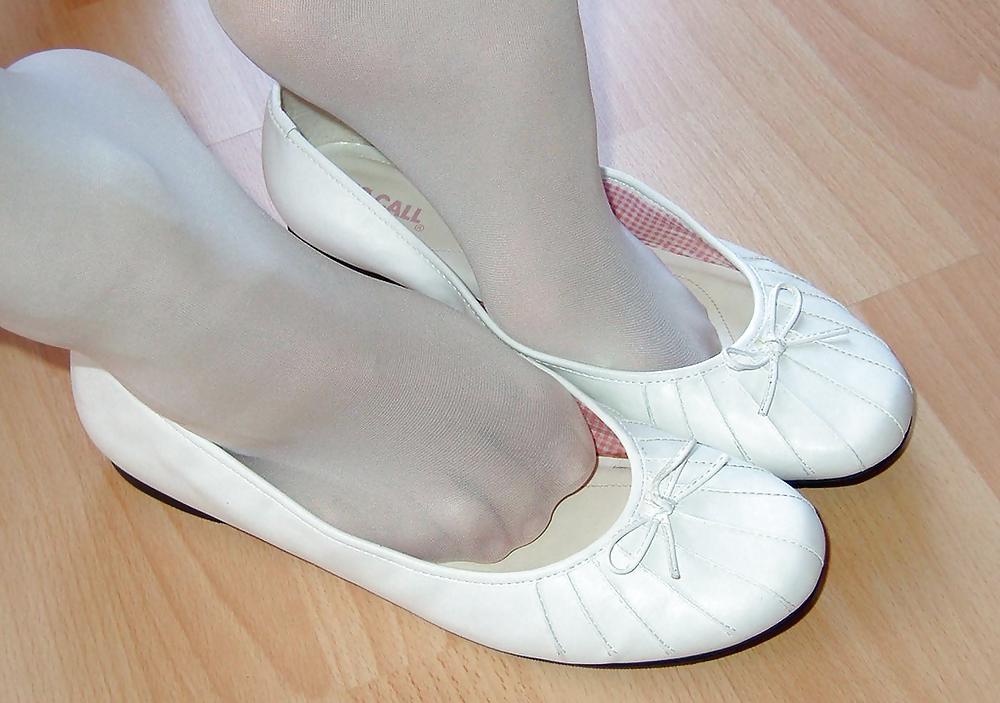 XXX Teen girl  in ballet flats