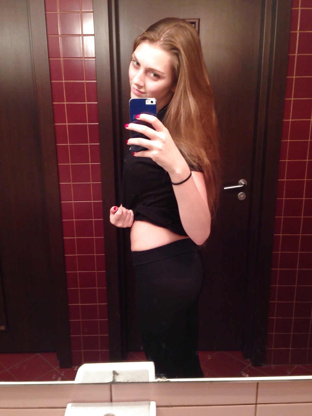 XXX Amature girl Alina Doncova selfies