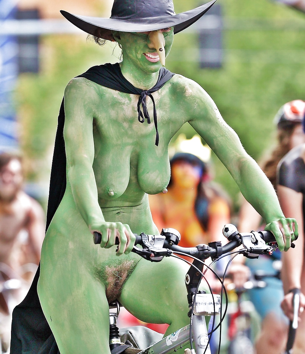 XXX Some foxy ladies found lost on my cup other night