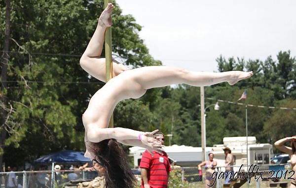 XXX Erotic porn pole dancing in the open air