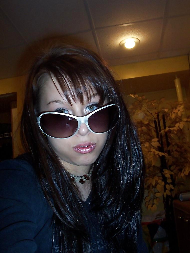 XXX SingleStonerBabe From JoinUnTrue.com