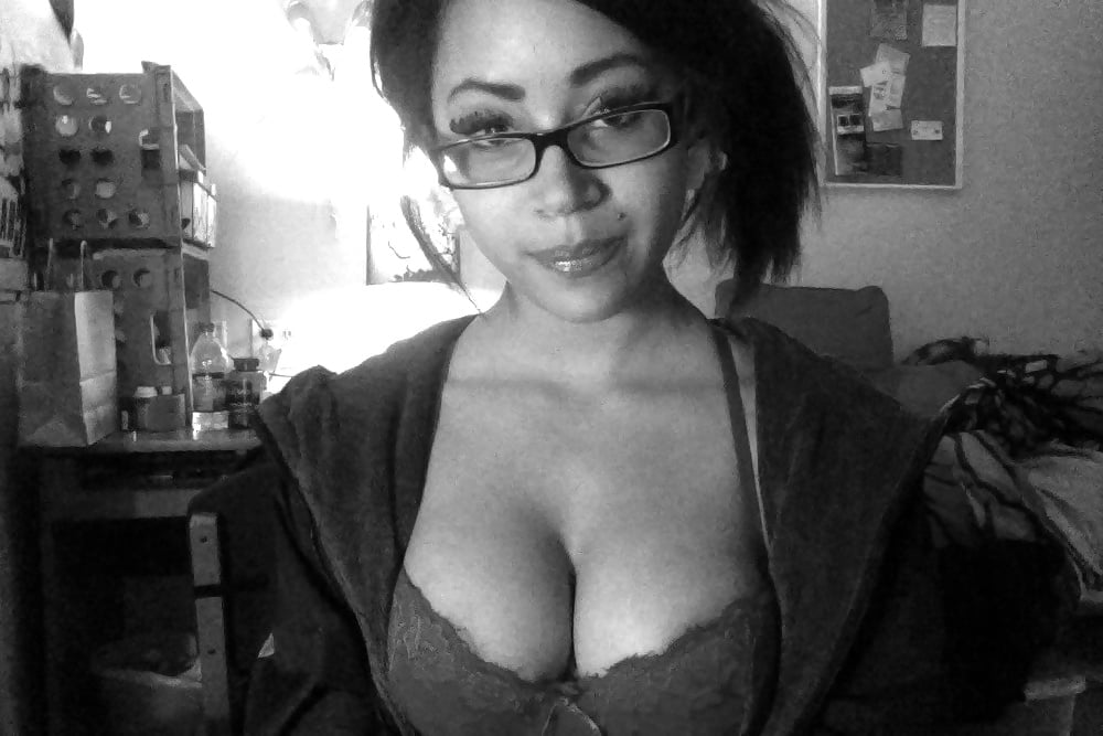 XXX Black Nerdy Horny Teen Slut aka Lovelovetenshi Selfies 002