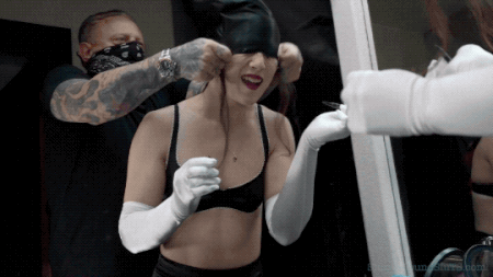 Sclavă sexuală capturată