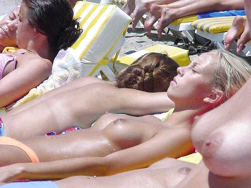 XXX Topless beach girls