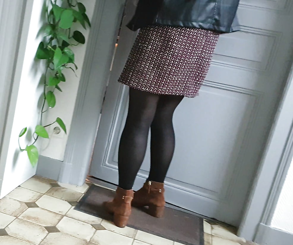 XXX Candid legs and feet