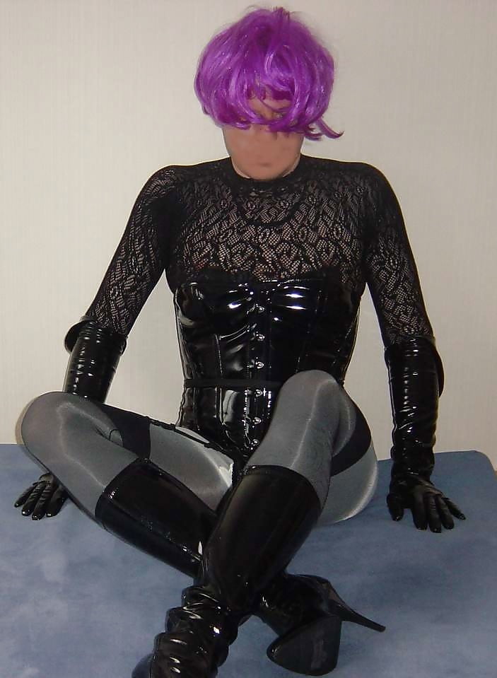 XXX Black corset - black nylons - black boots